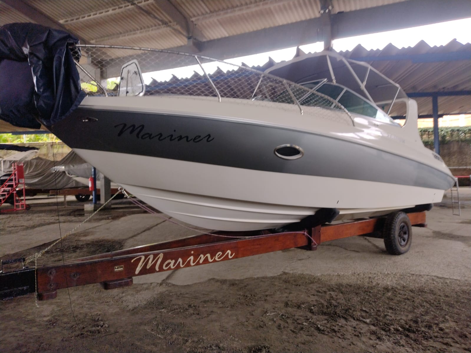 Lancha Triton 27.5 Cabinada