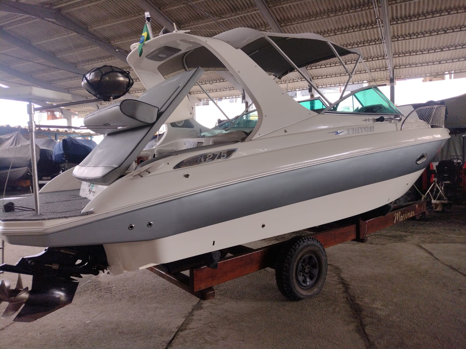 Lancha Triton 27.5 Cabinada