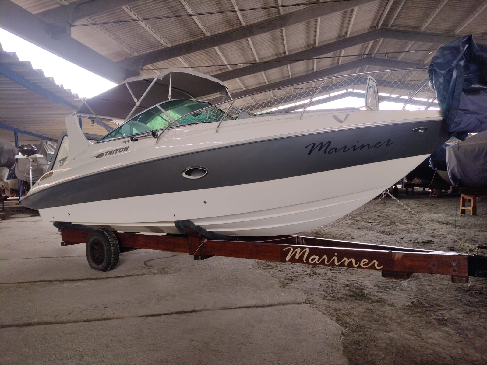 Lancha Triton 27.5 Cabinada