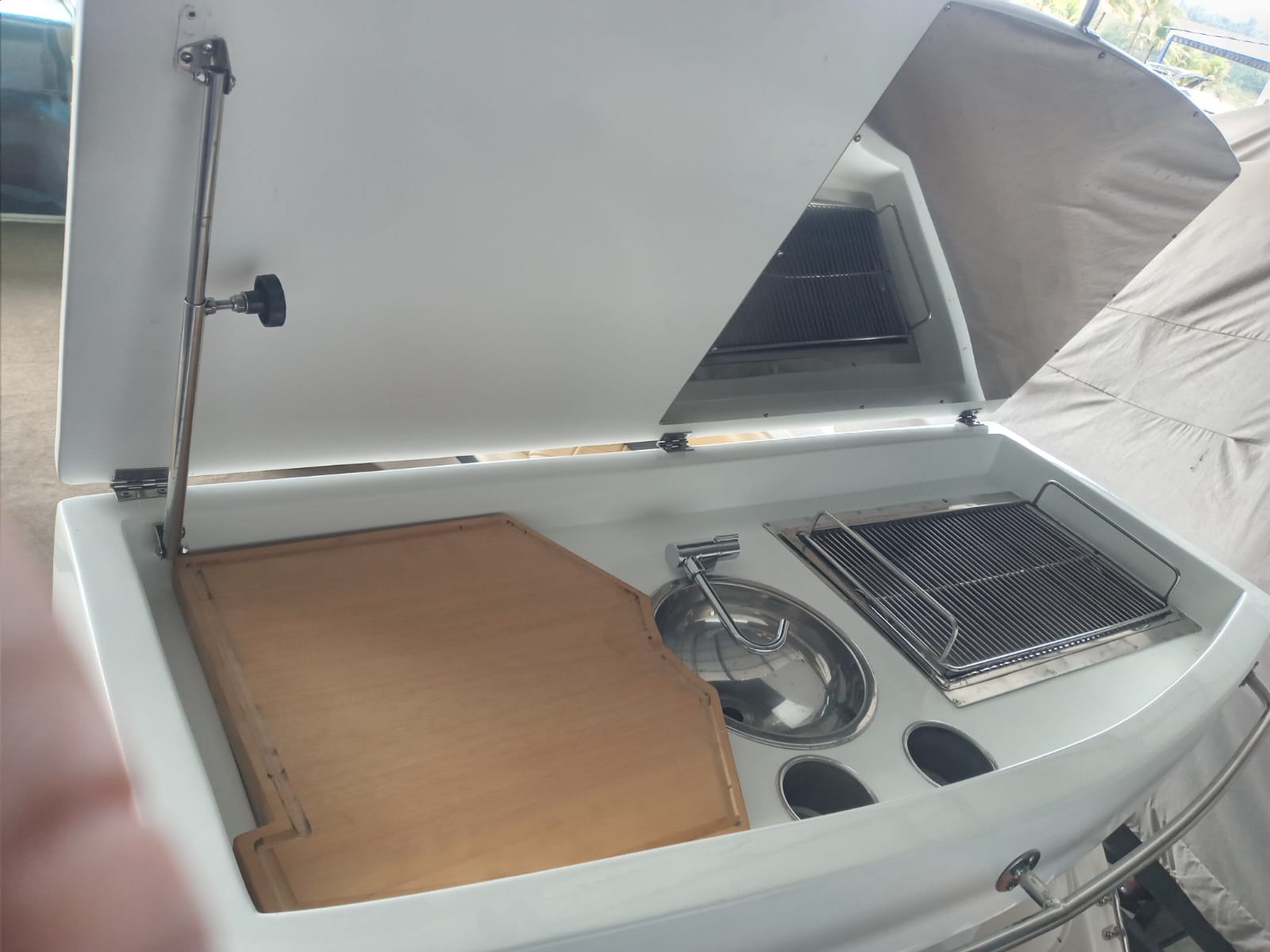 Gabinete / espao gourmet para lanchas