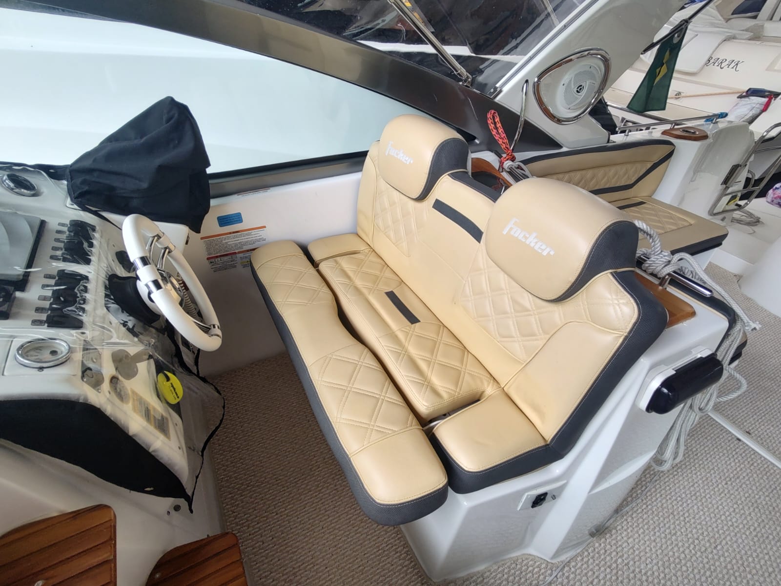 Lancha Focker 330GT ano 2016
