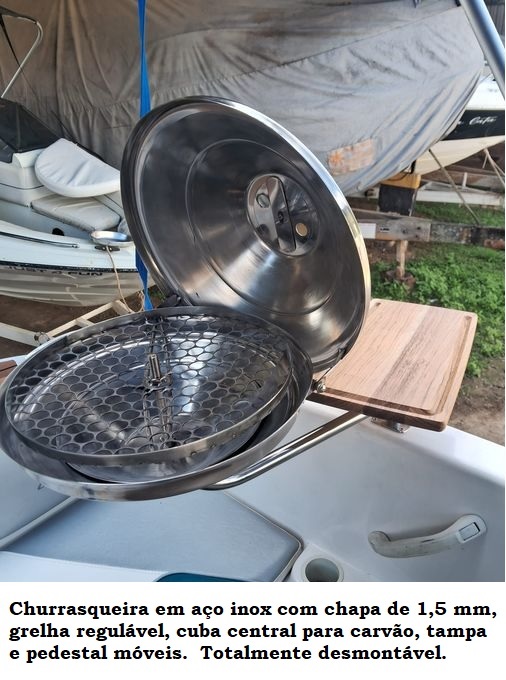 Guarda-mancebo, para-brisa, churrasqueira, escada e peças diversas em aço inox para lanchas.