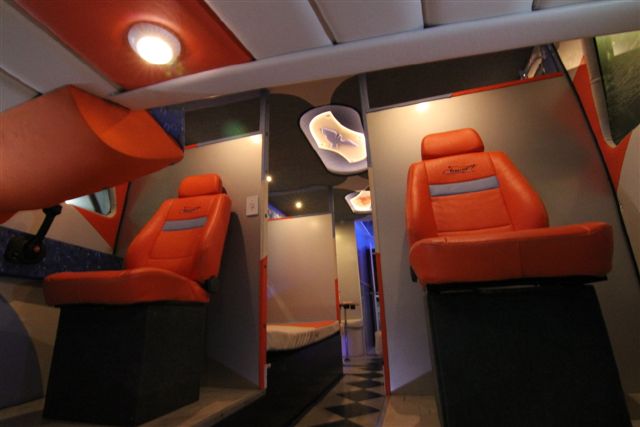 Lancha cabinada de duralumínio Malloy Class de 35 até 47 pés p/ água doce 