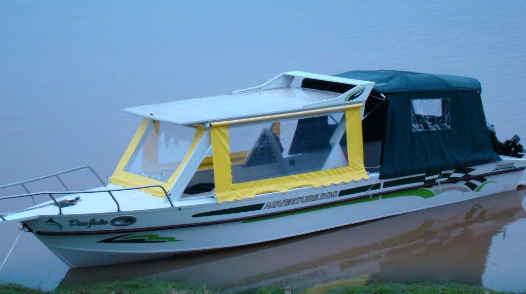 Lancha Malloy modelo ADVENTURE 300 em duralumínio