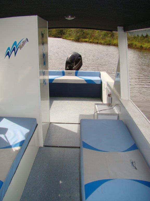 Lancha Malloy modelo ADVENTURE 300 em duralumínio