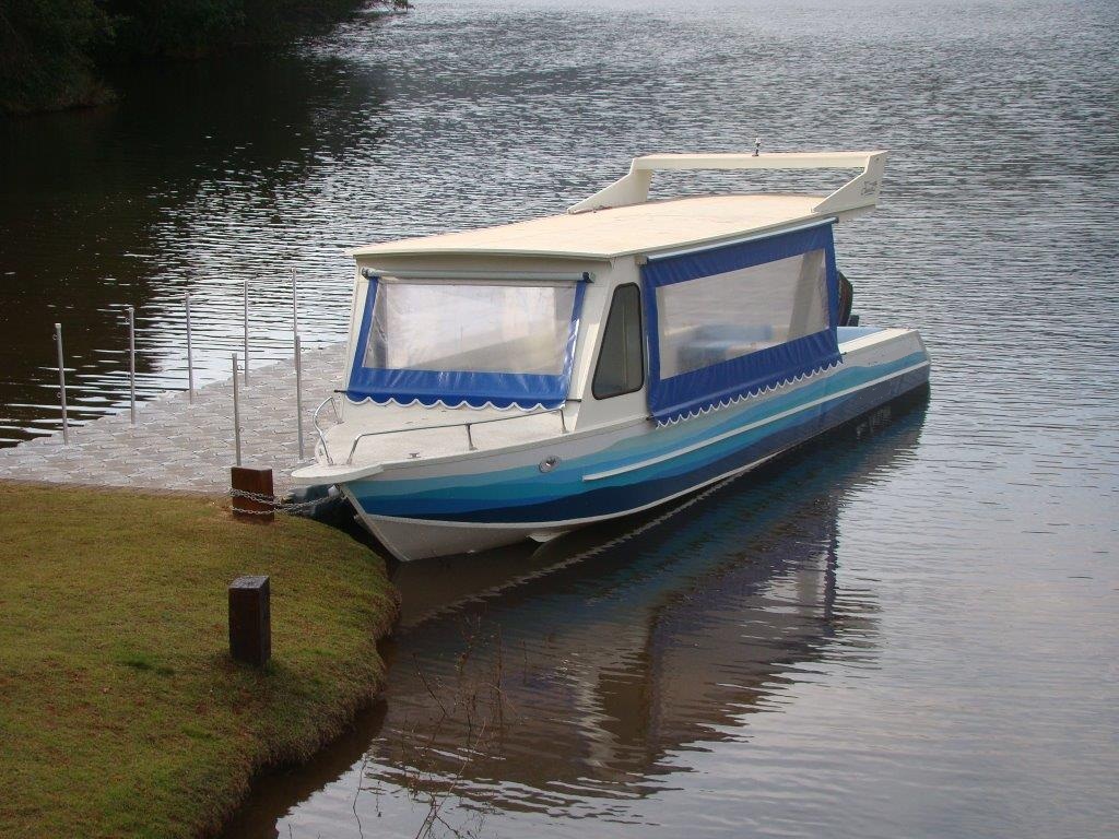 Lancha Malloy modelo ADVENTURE 300 em duralumínio