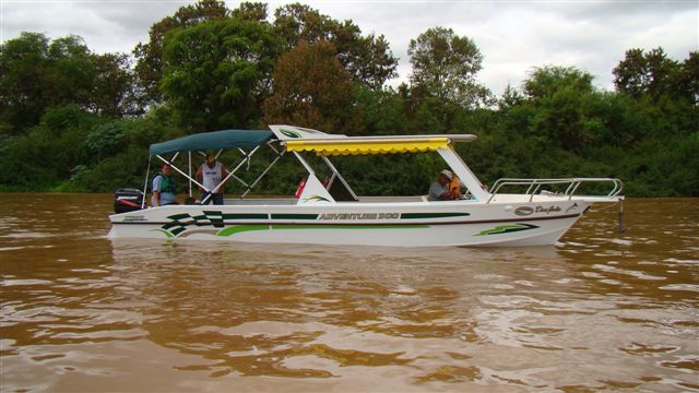 Lancha Malloy modelo ADVENTURE 300 em duralumínio