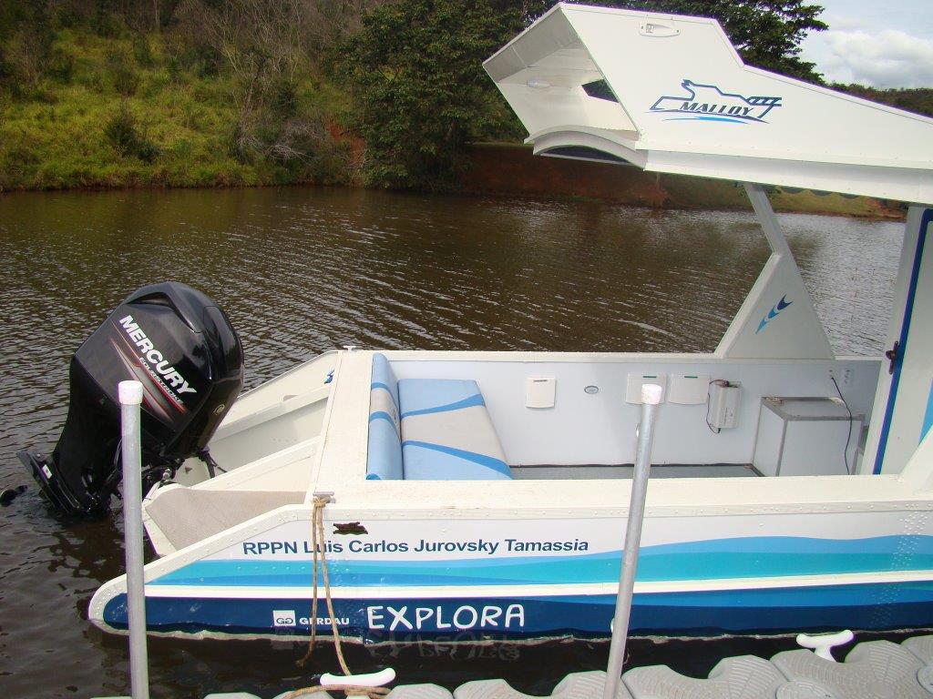 Lancha Malloy modelo ADVENTURE 300 em duralumínio