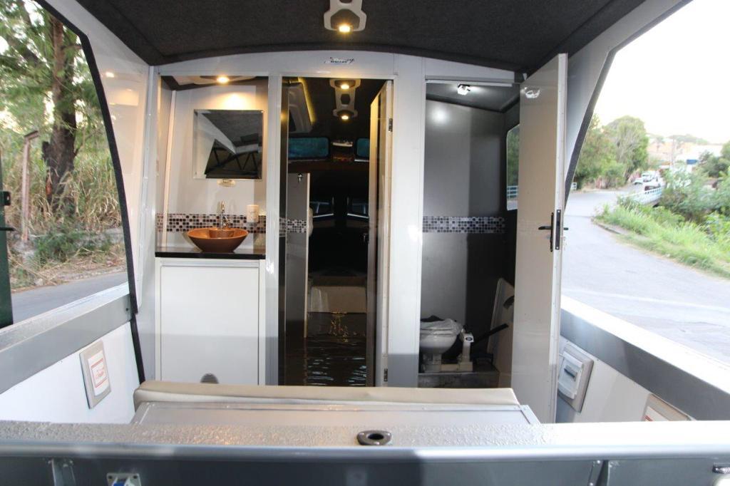 Lancha Cabinada de Alumínio Malloy Modelo Fishing 290TR 