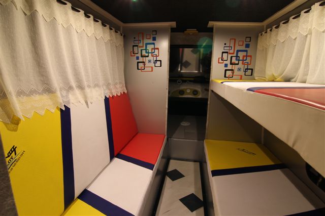 Lancha cabinada Malloy modelo Millenium de 23 até 42 pés