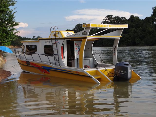 Lancha cabinada Malloy modelo Millenium de 23 até 42 pés