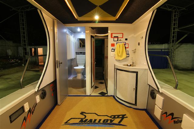 Lancha cabinada Malloy modelo Millenium de 23 até 42 pés